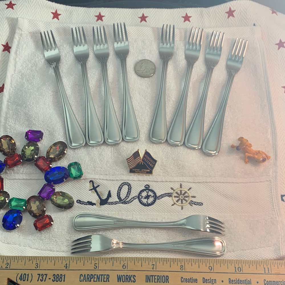 Oneida New Rim ll ™ 18/0 Stainless Steel Set of 10 Cocktail Forks NWOT